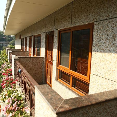 Hotel Devlok Primal Массури Экстерьер фото